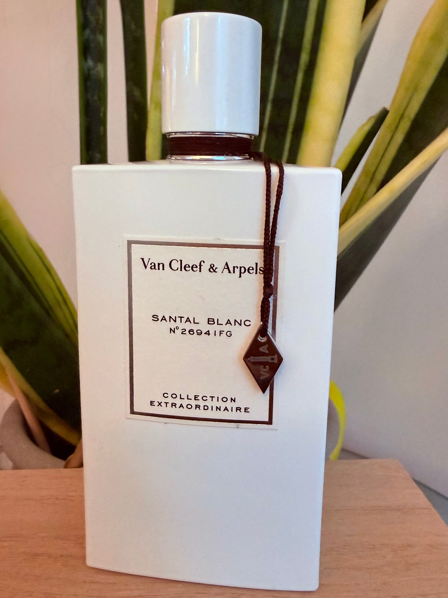 Van Cleef & Arpels
: Santal Blanc Samples